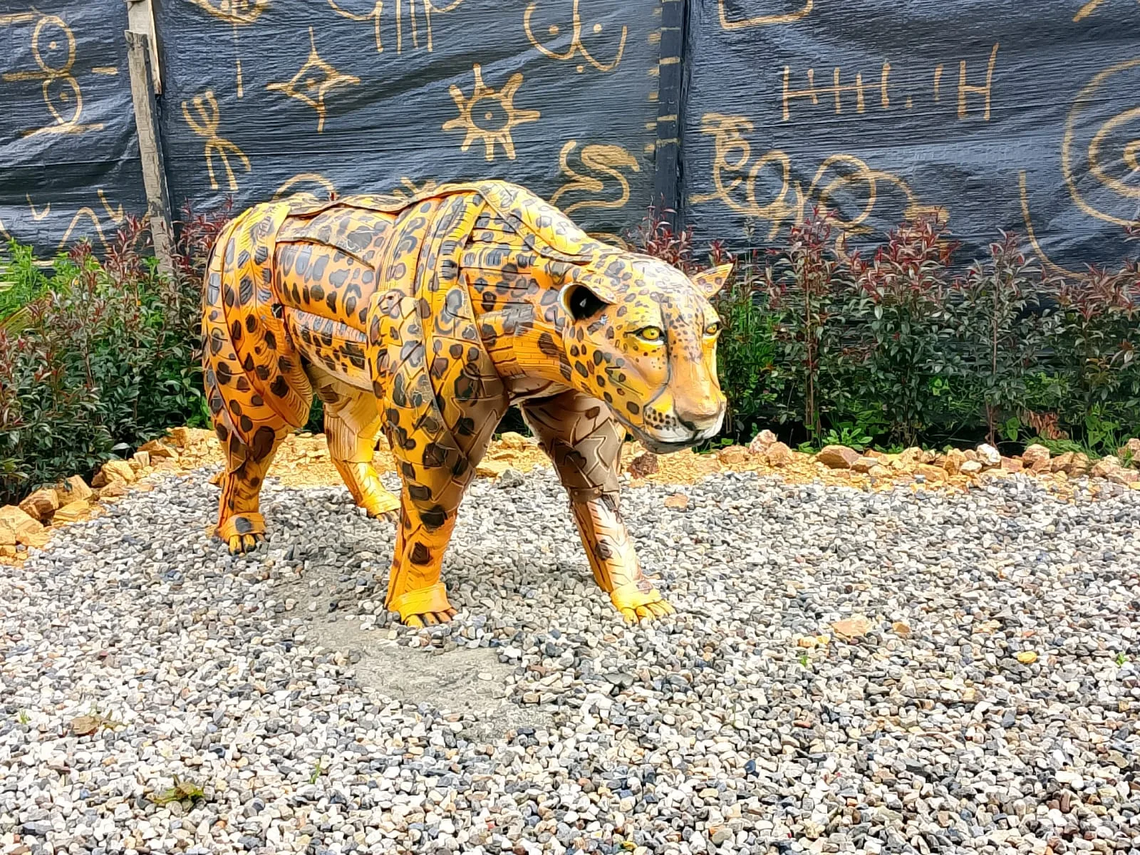 Escultura ecológica del Jaguar